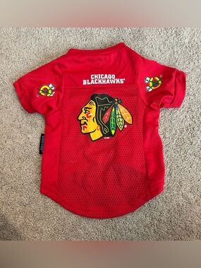 Dog Chicago Blackhawks red NHL jersey top small breed M NWOT